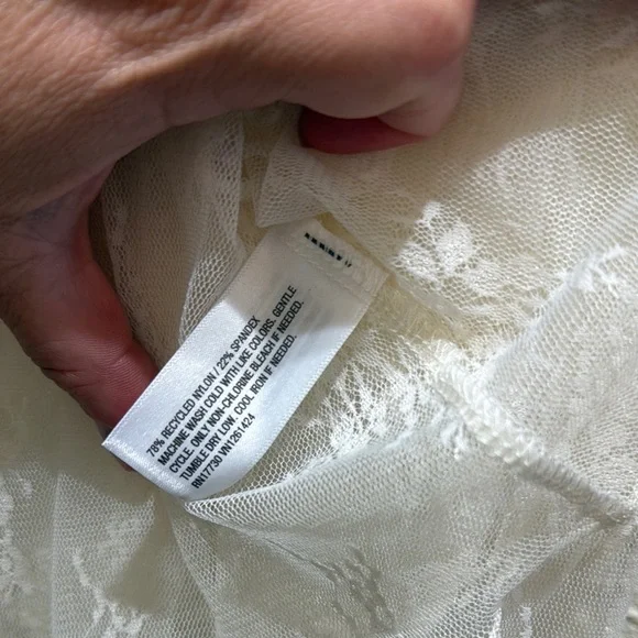 White Lace Long Sleeve Turtle Neck with Lettuce Hem - Size S - Picture 3 of 4